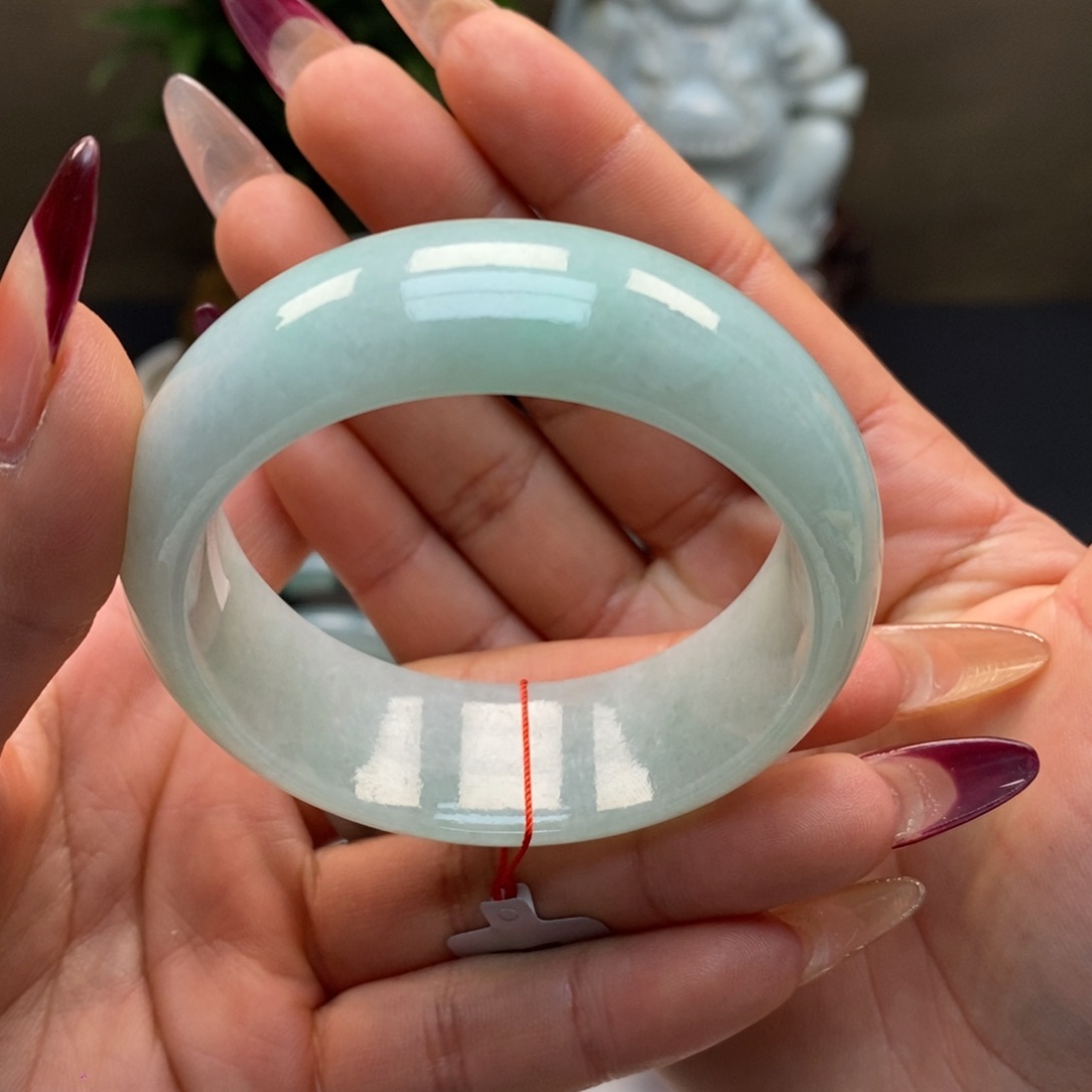 翡翠手镯未镶嵌浅*天然