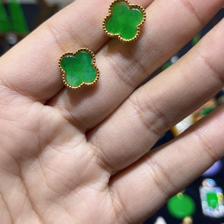 翡翠颈饰未镶嵌耳钉