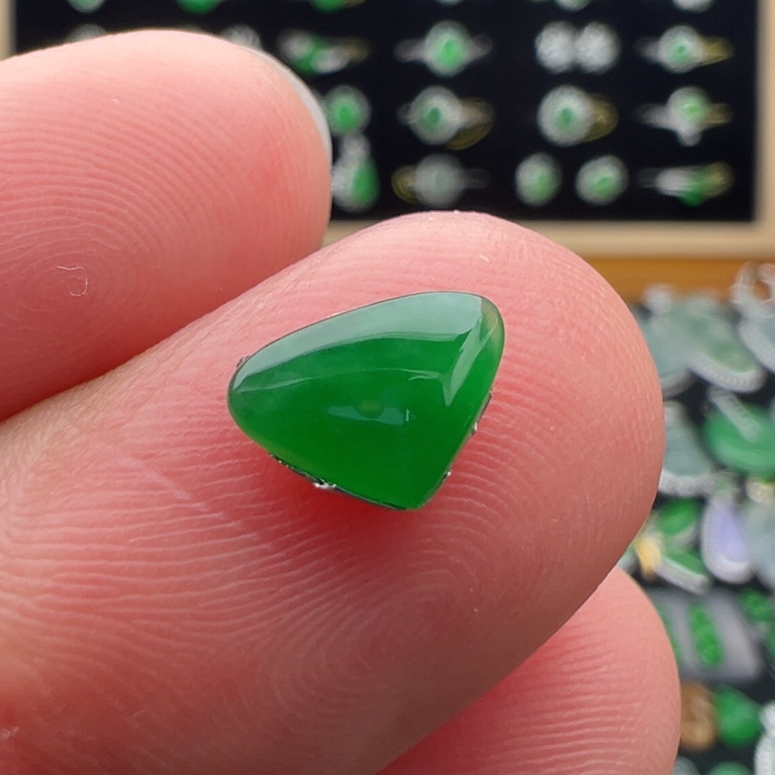 翡翠未镶嵌颈饰心6.2