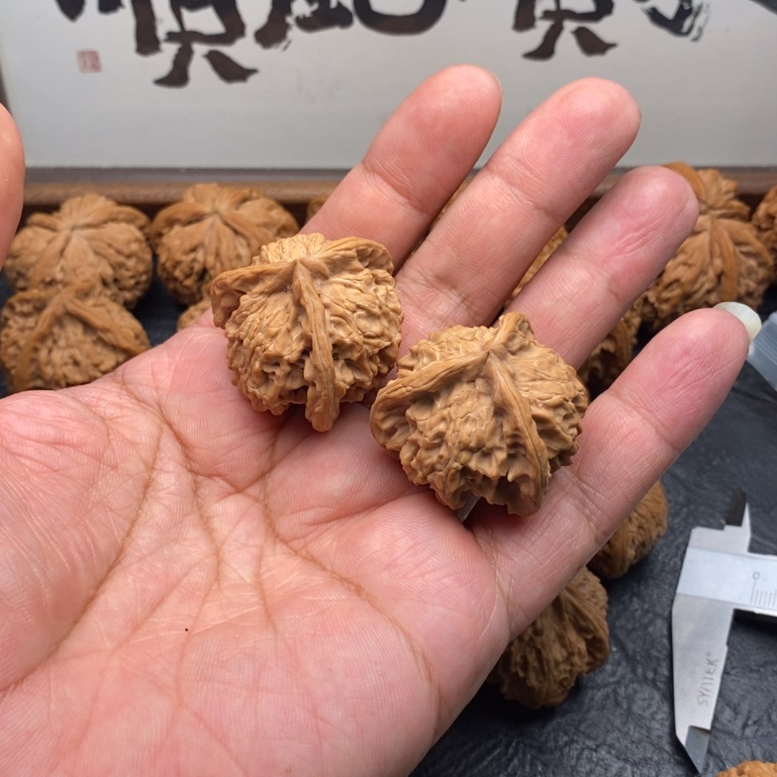 文玩核桃把件小*盘山三棱