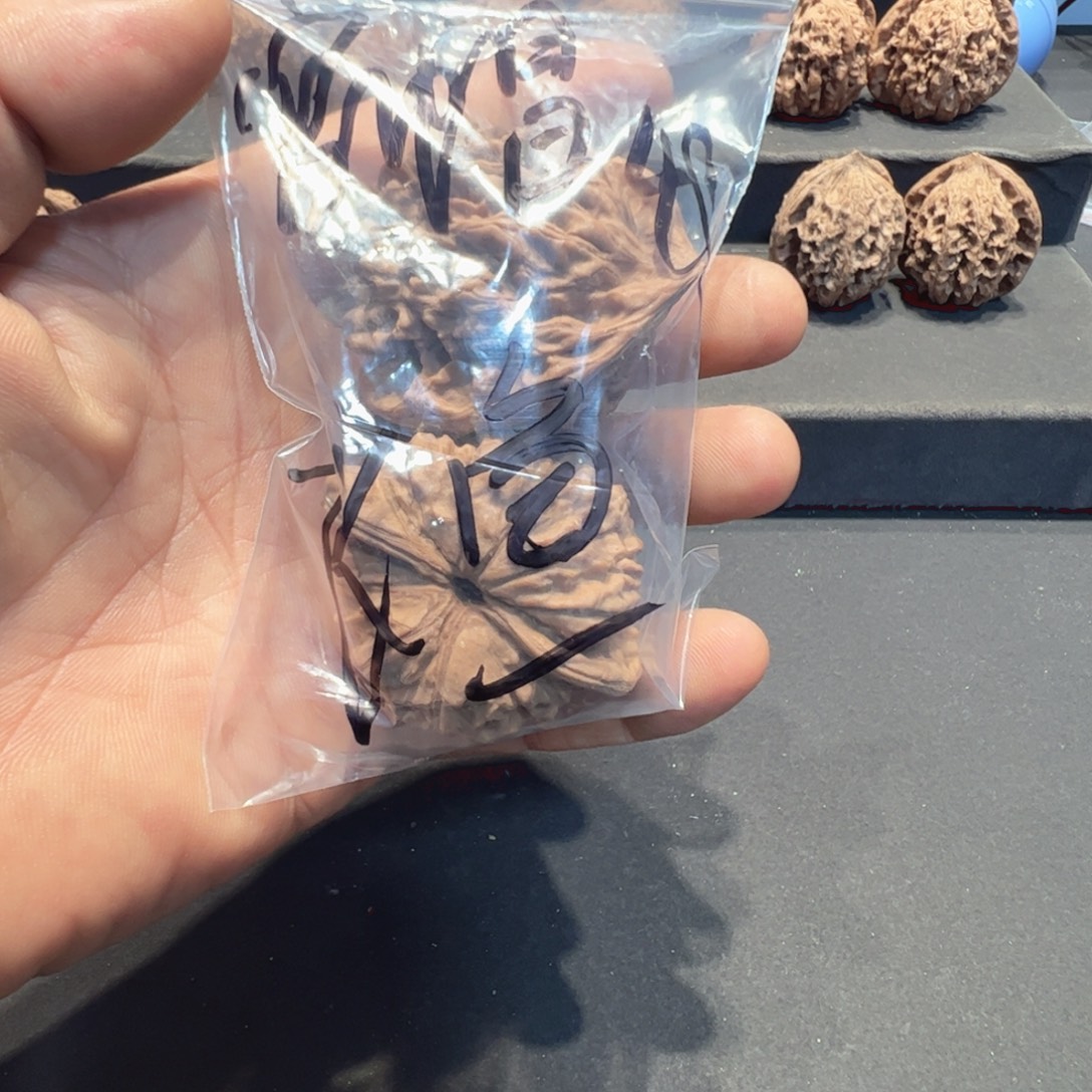 飞***鱼文玩核桃吊坠秦岭生态文玩核桃