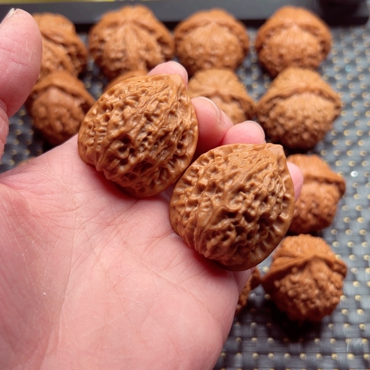 文玩核桃吊坠金牛37全品