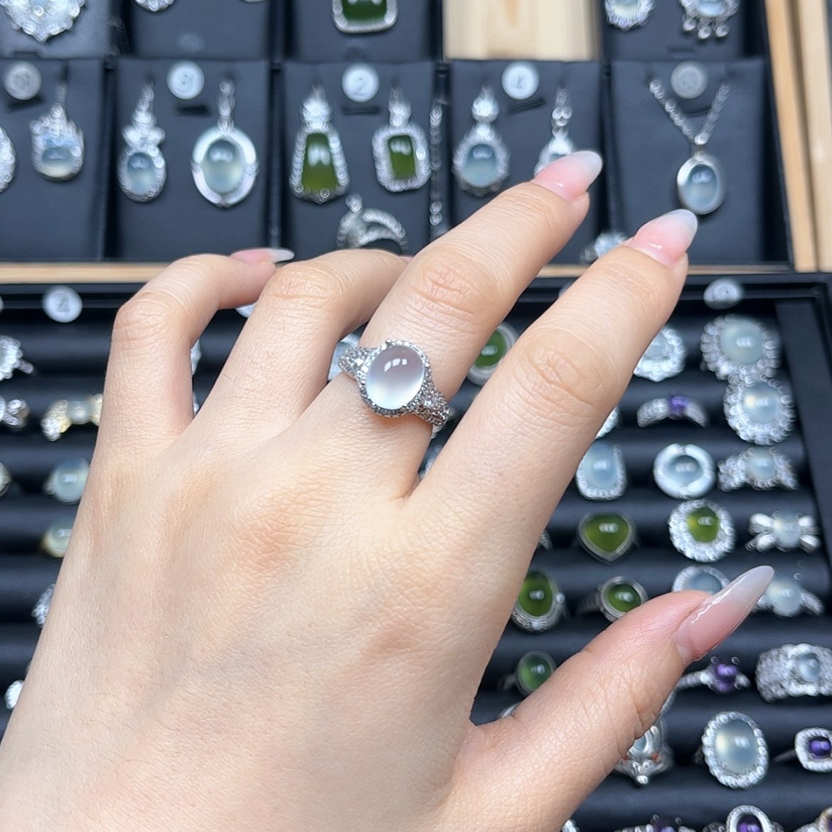 【闪购商品】岫玉戒指银S925镶嵌不****n