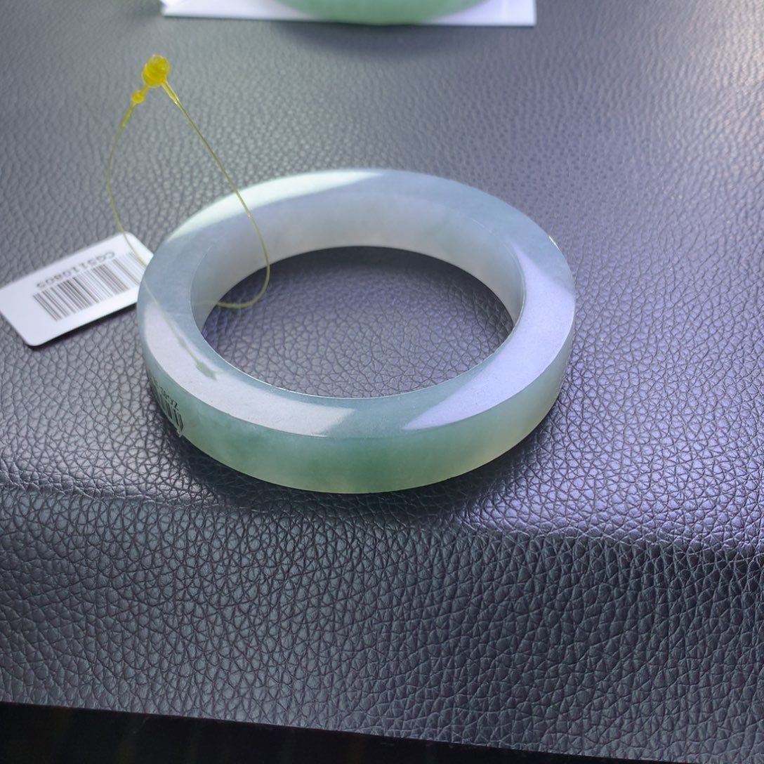 定制翡翠未镶嵌翡翠手镯