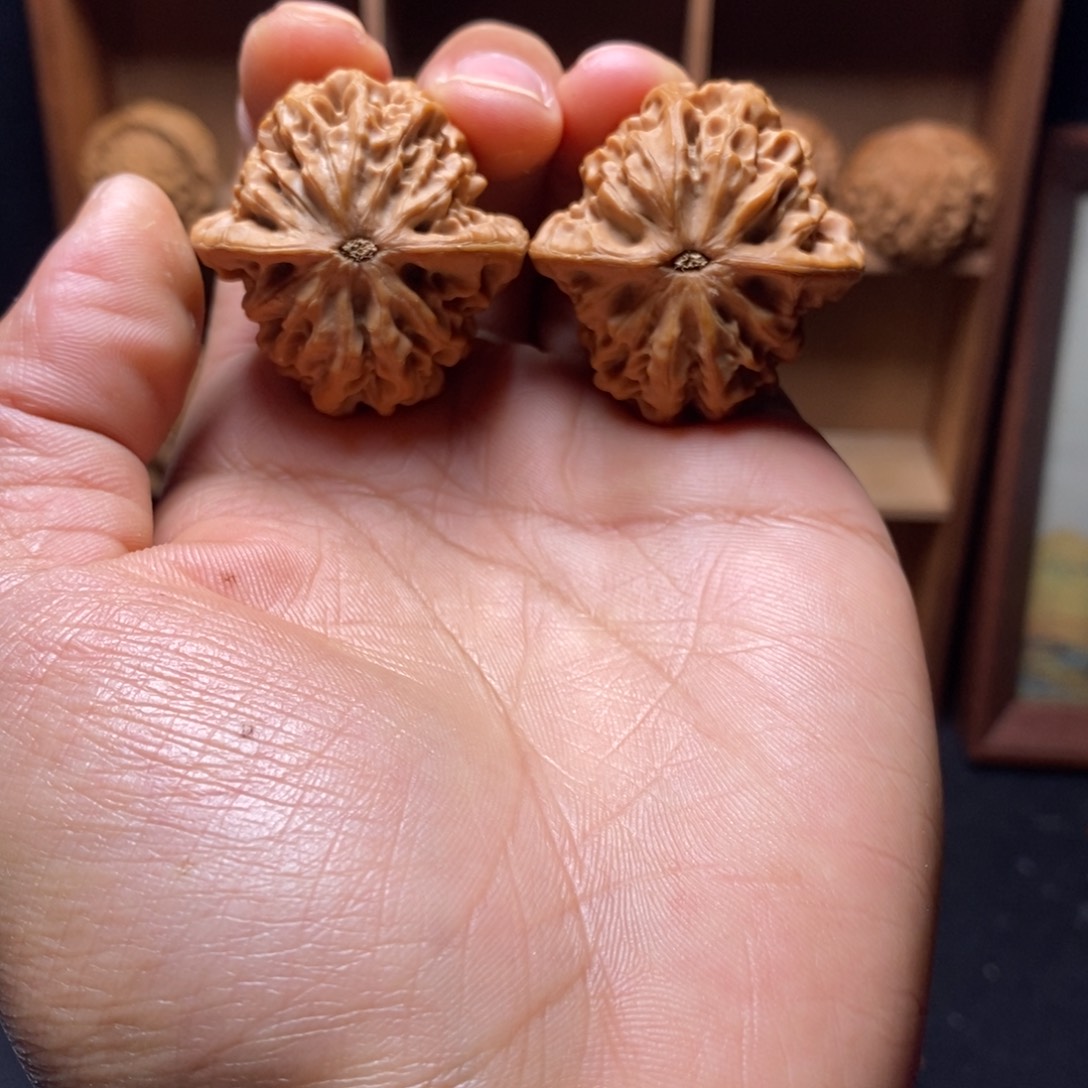 多***饭文玩核桃吊坠秦闷