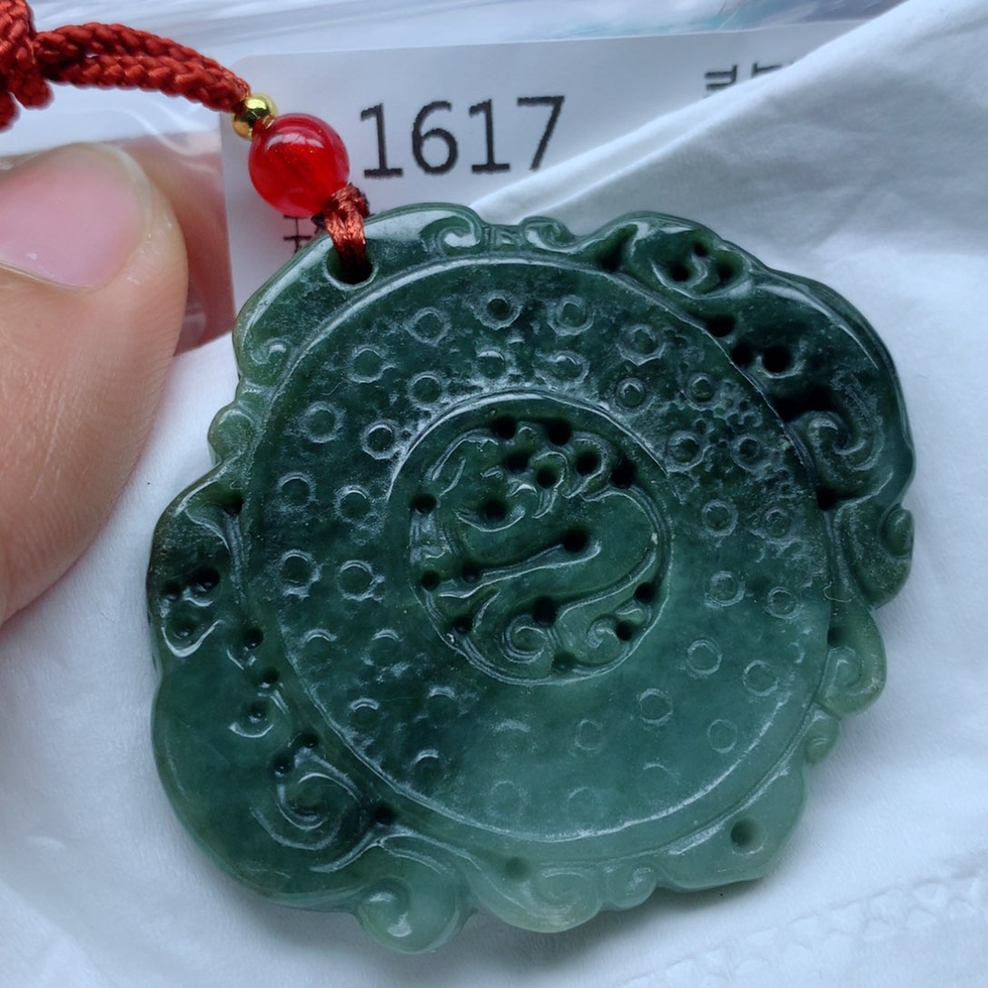 翡翠颈饰未镶嵌牌子