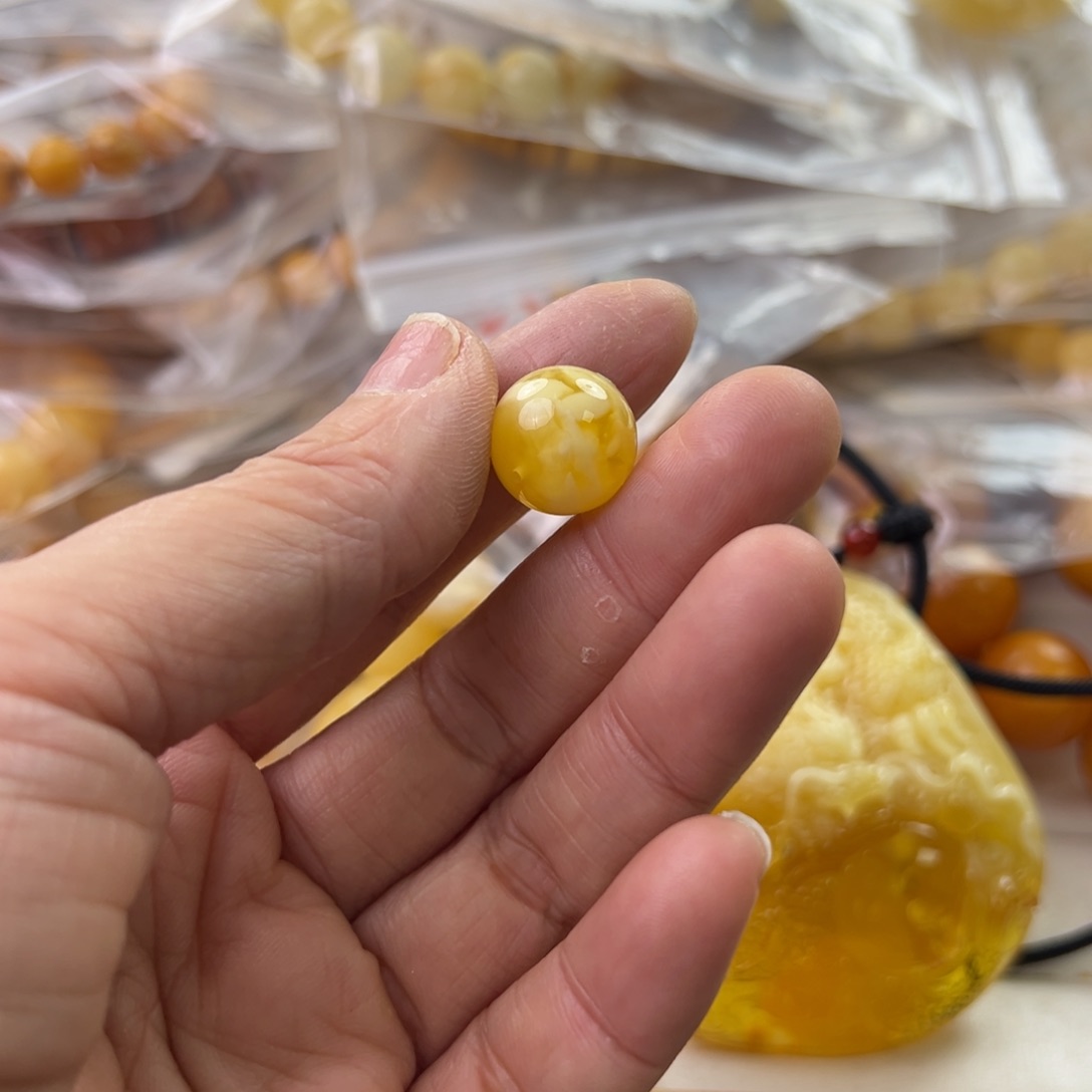 琥珀珠宝奇石未镶嵌