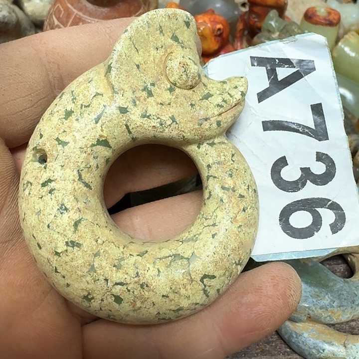 蛇纹石玉颈饰未镶嵌太*