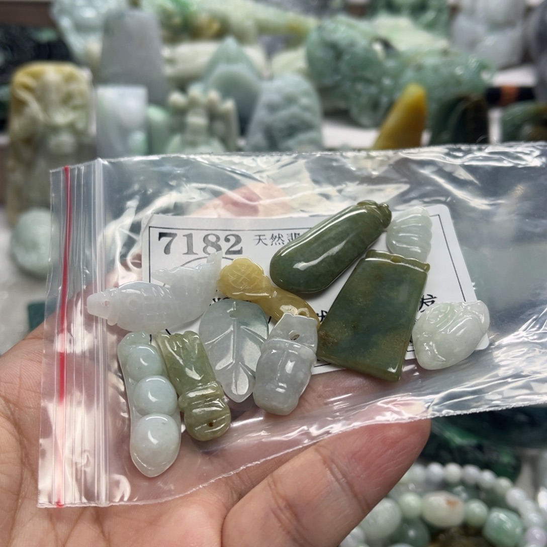 颈饰未镶嵌翡翠7182