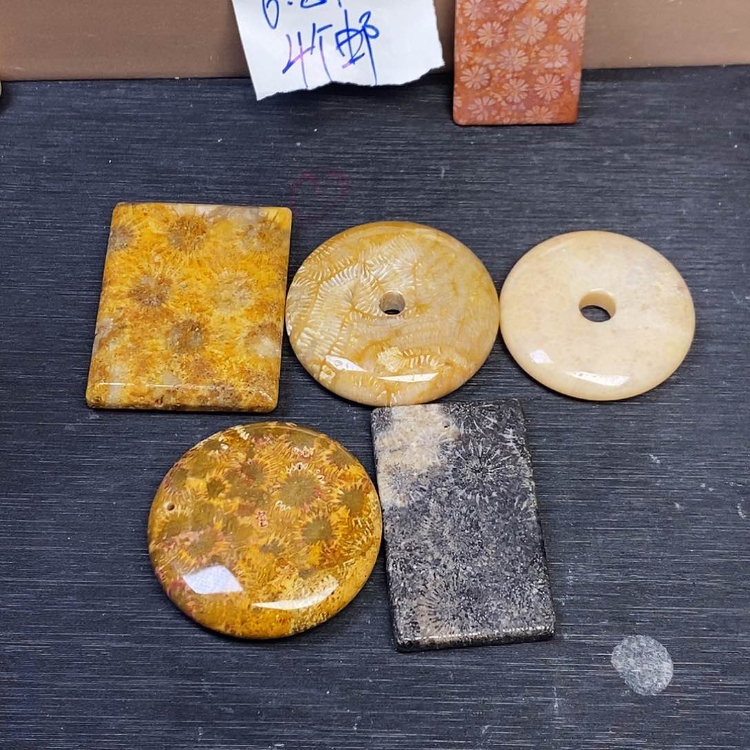 硅化玉颈饰合金郝*子