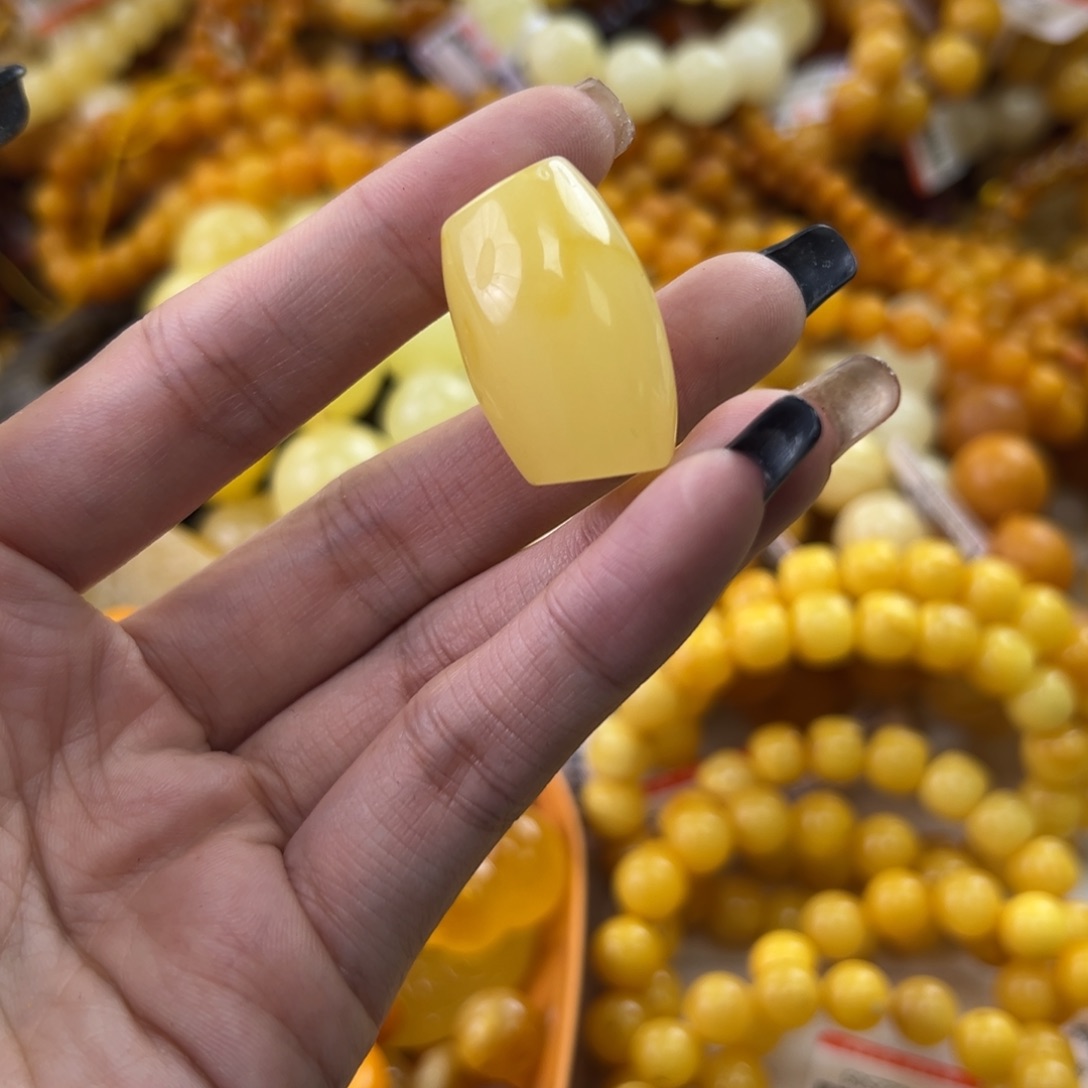 琥珀珠宝奇石未镶嵌