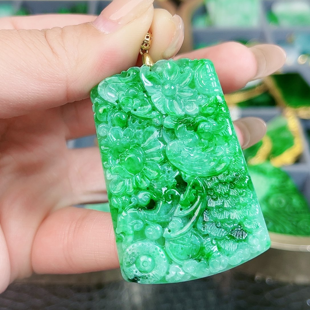 翡翠颈饰18K金镶嵌耳饰