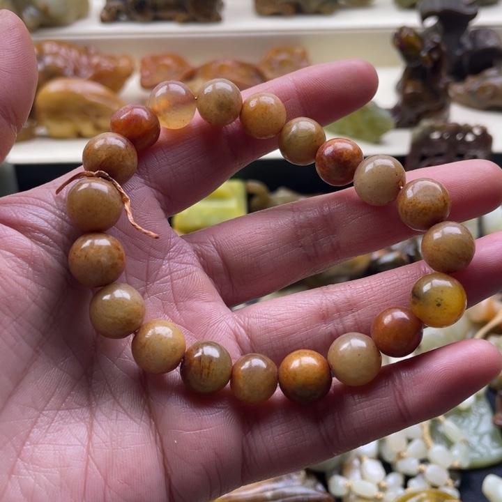 蛇纹石玉颈饰未镶嵌