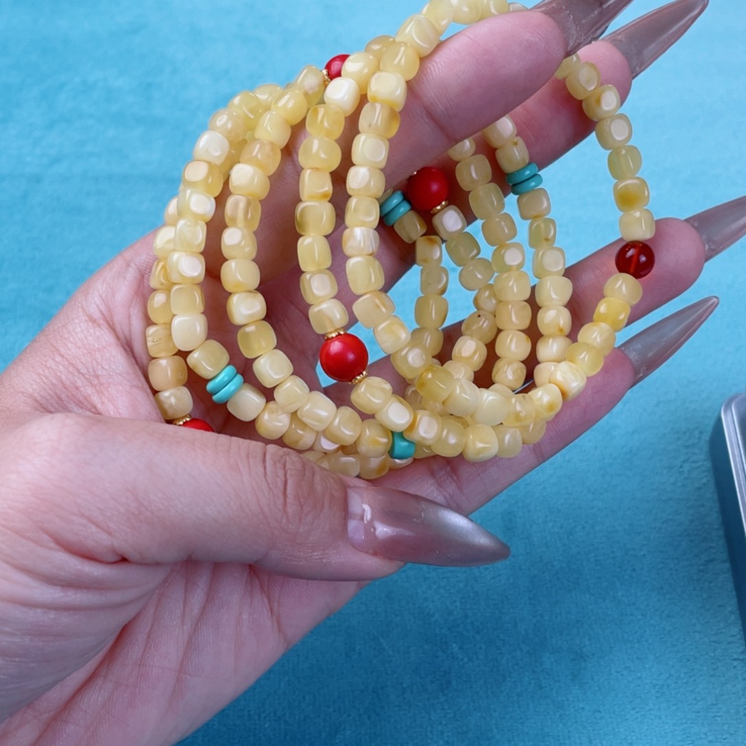 蜜蜡裸石未镶嵌多样性发其中一个