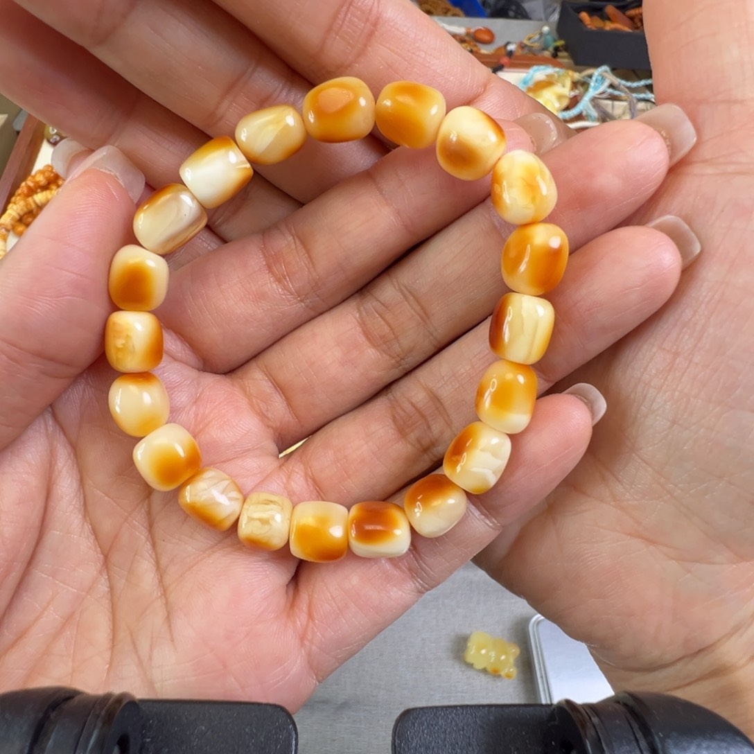 琥珀裸石未镶嵌蜜蜡