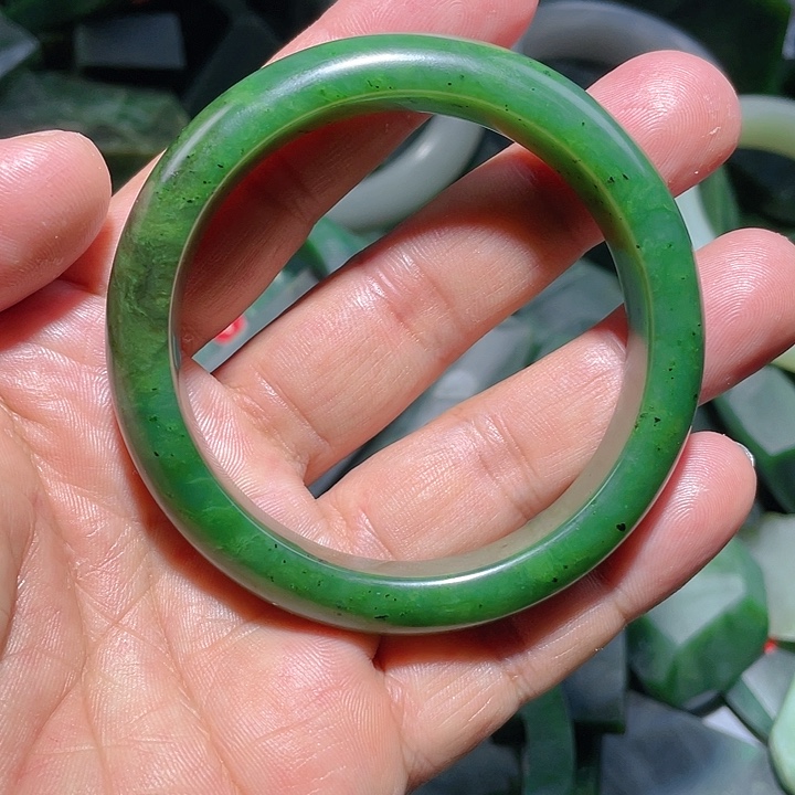 和田玉（碧玉）未镶嵌珠宝奇石