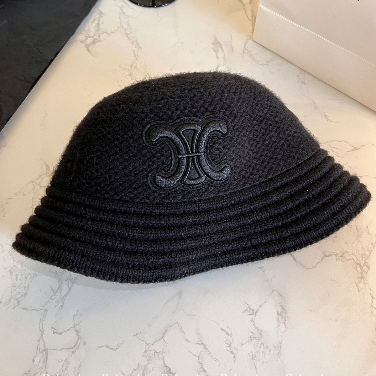 高品质凯旋门黑色帽子2025新款纯色针织渔夫帽秋冬显脸小盆帽气质