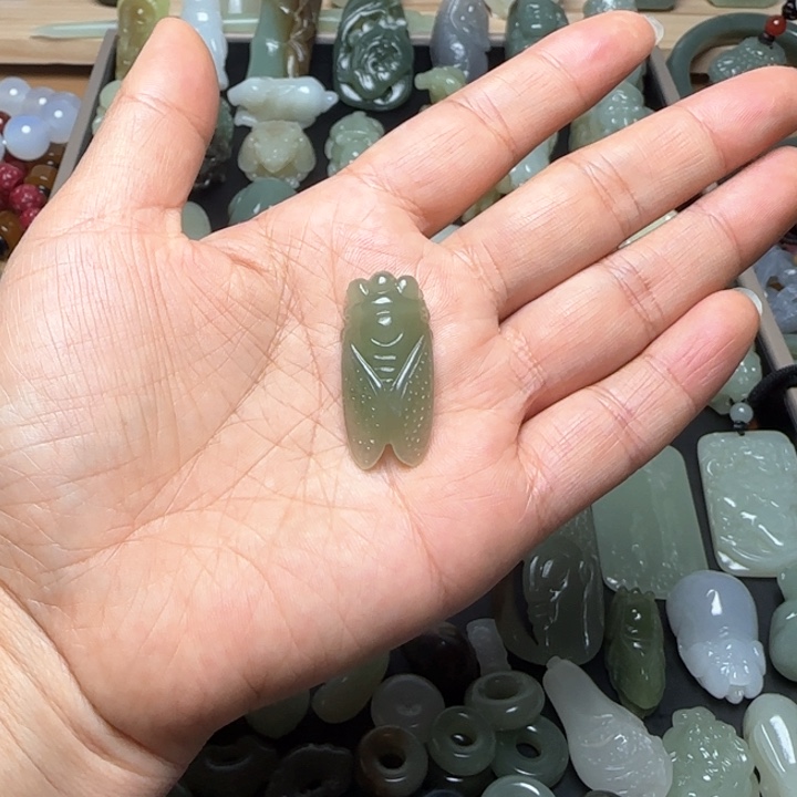 和田玉挂件未镶嵌青**旧