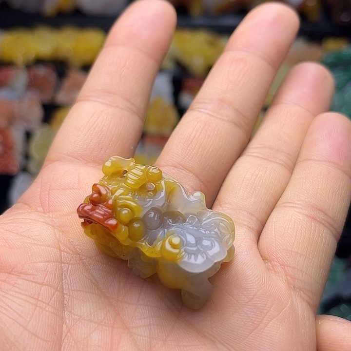 石英质玉（黄龙玉）颈饰未镶嵌