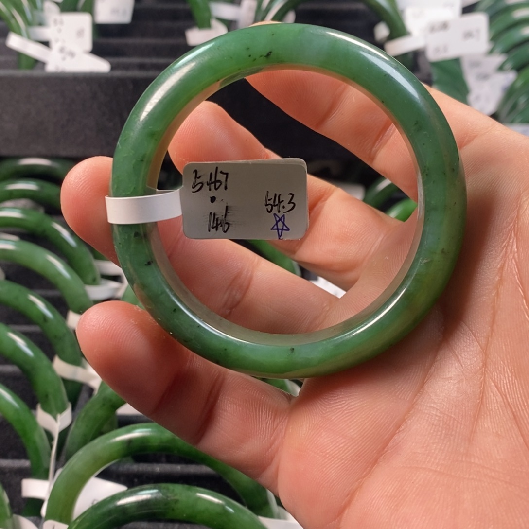 和田玉（碧玉）未镶嵌手镯有裂有有坑特漏款