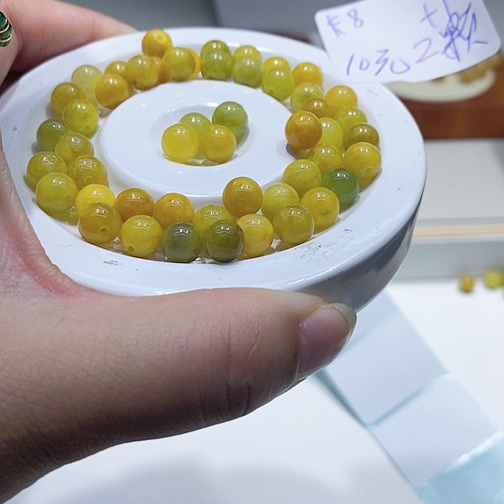 翡翠散珠冰鸡油黄卡8  3颗