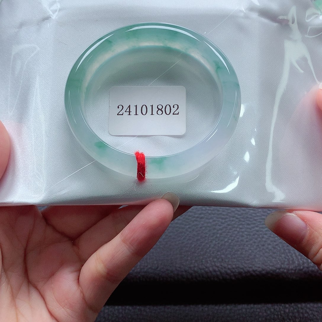 翡翠手镯（贵妃镯）未镶嵌天然A货翡翠手镯