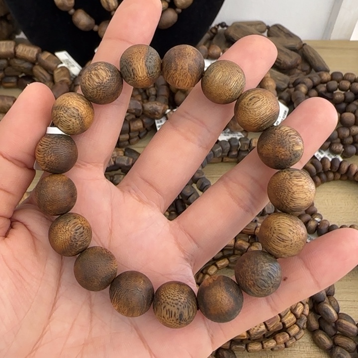 沉香手串乌身多样性发货一条卡13-13克