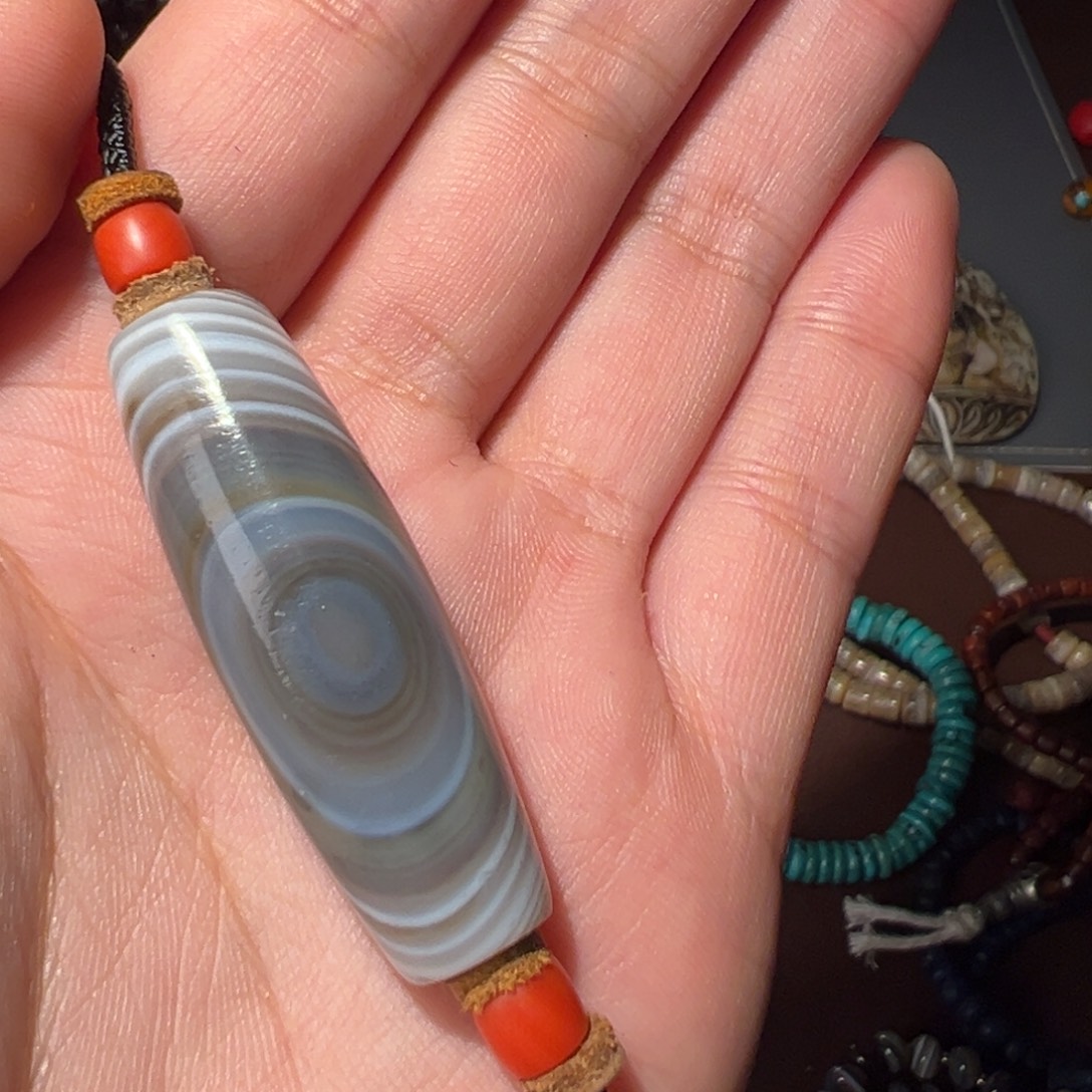 琼***།吊坠（不含链）树脂