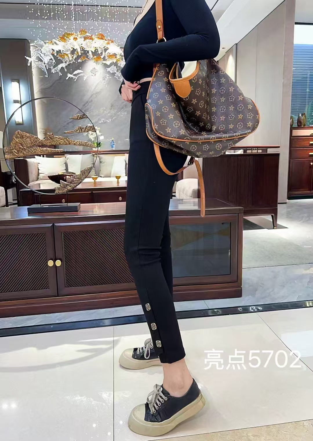 2025新款高腰纽扣设计时尚宽松显瘦气质洋气百搭微喇裤