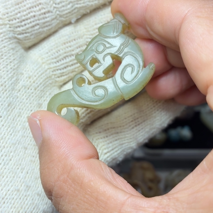 大***琴和田玉未镶嵌颈饰