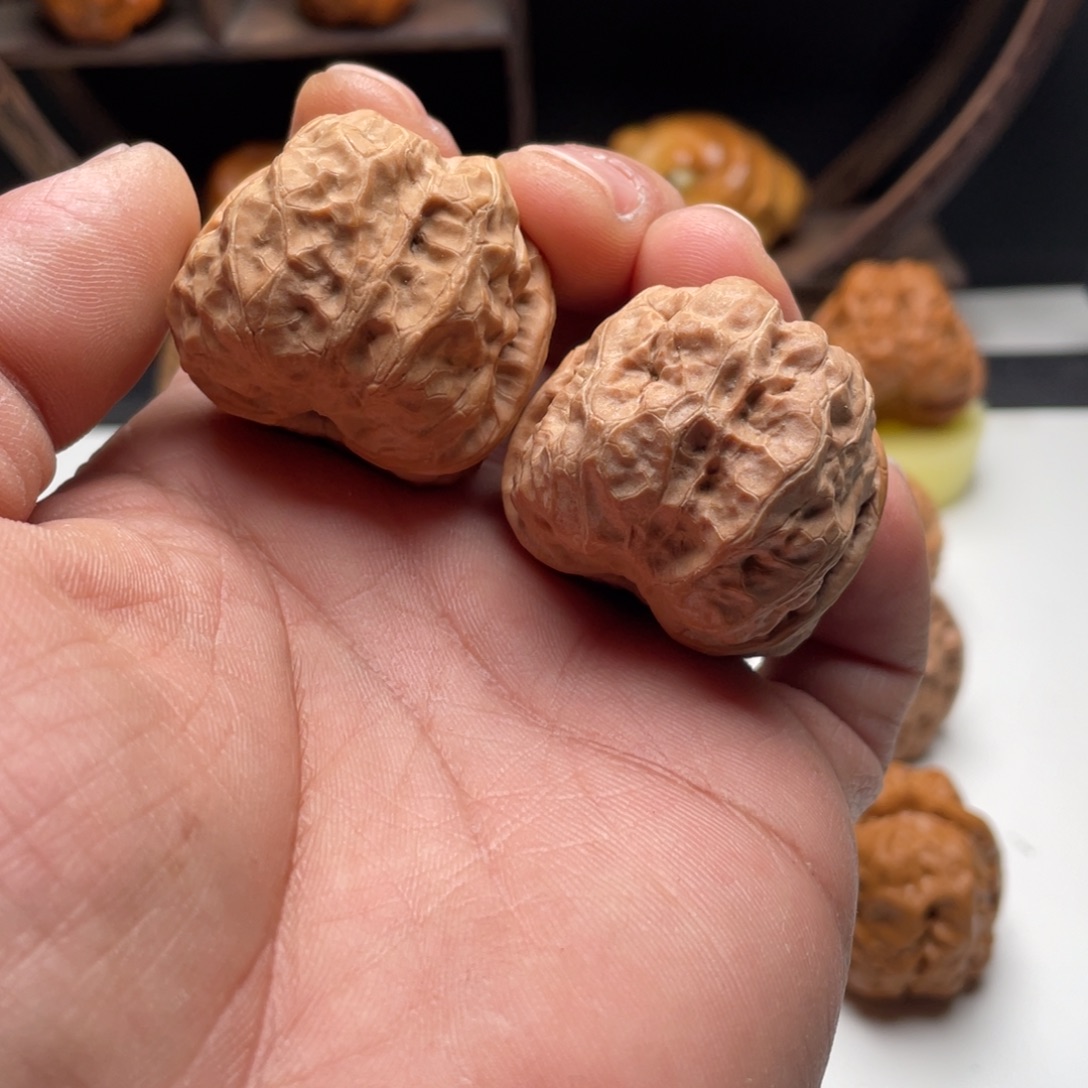 文玩核桃吊坠蛤蟆头核桃 37