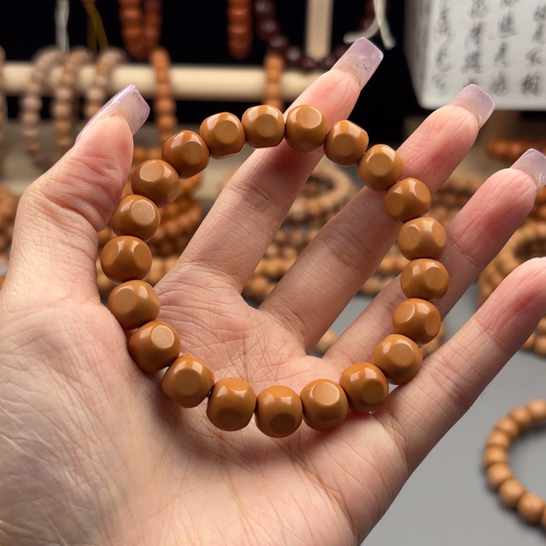 猴头核桃手串无暇小六方亮面9+