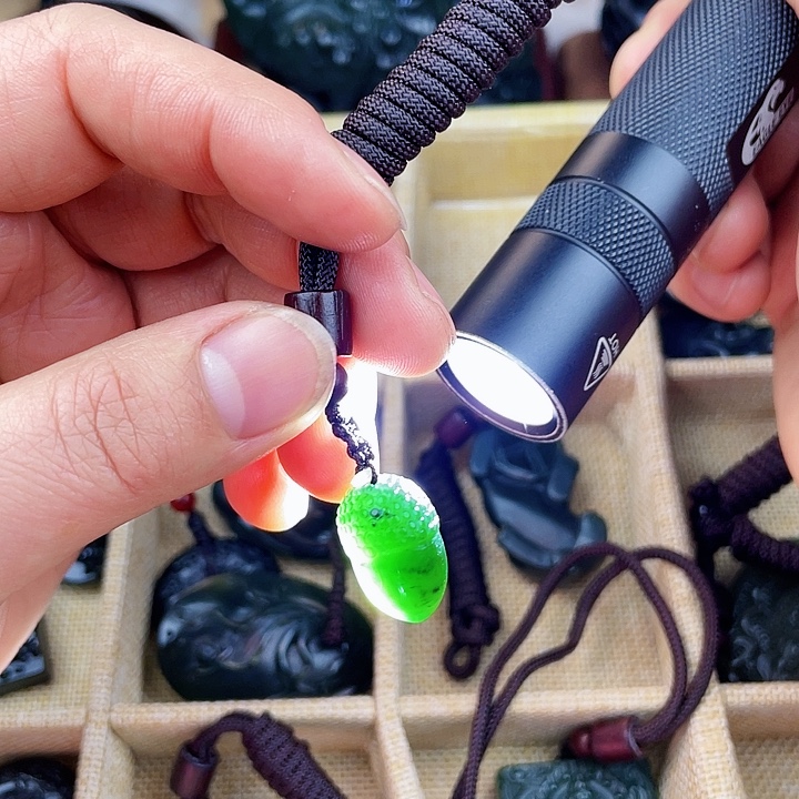 蛇纹石玉未镶嵌挂件