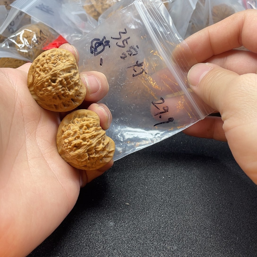 ****、文玩核桃把件宫灯