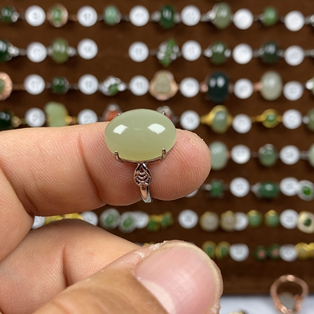 和田玉（青白玉）戒指合金