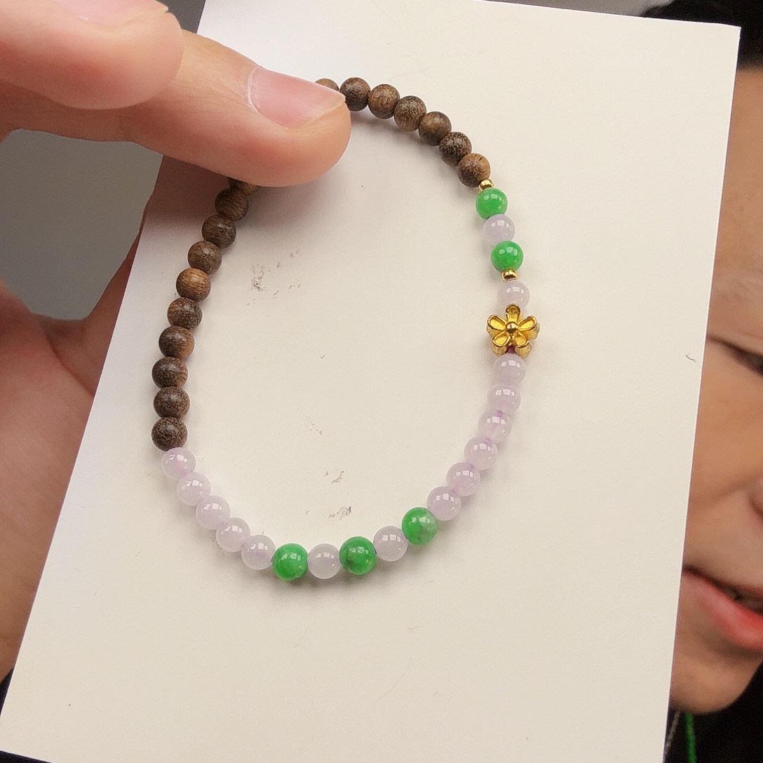 *****翡翠未镶嵌颈饰一件