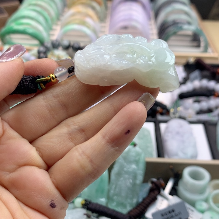 翡翠未镶嵌颈饰吊坠