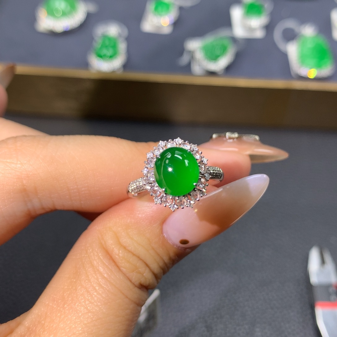 翡翠戒指18K金镶嵌翡翠