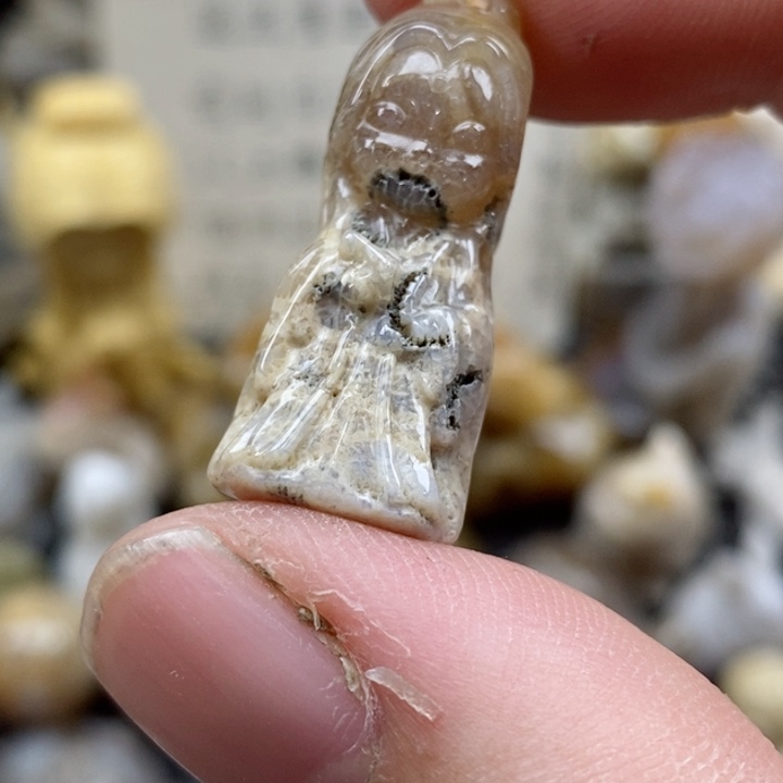 颈饰未镶嵌硅化珊瑚（珊瑚玉）有瑕 小