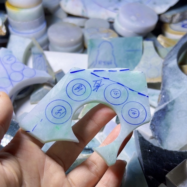 颈饰未镶嵌翡翠开*