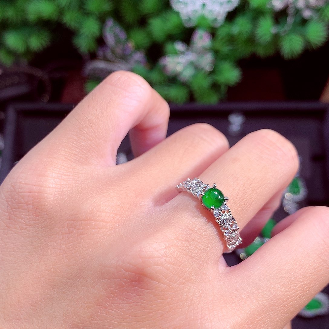 颈饰未镶嵌翡翠天然