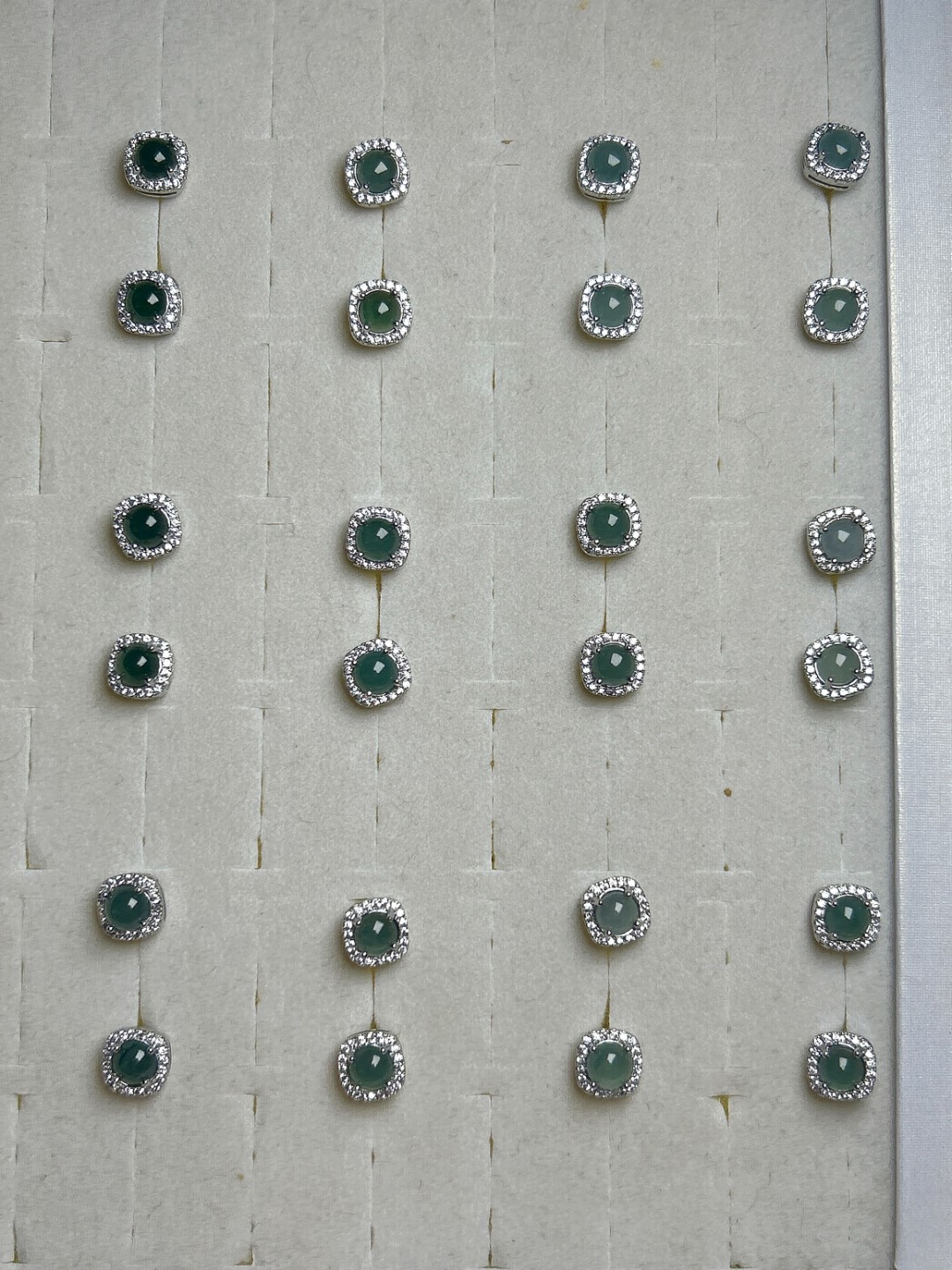 671- 小众设计 翡翠耳钉 （颜色微色差多样性发其一）