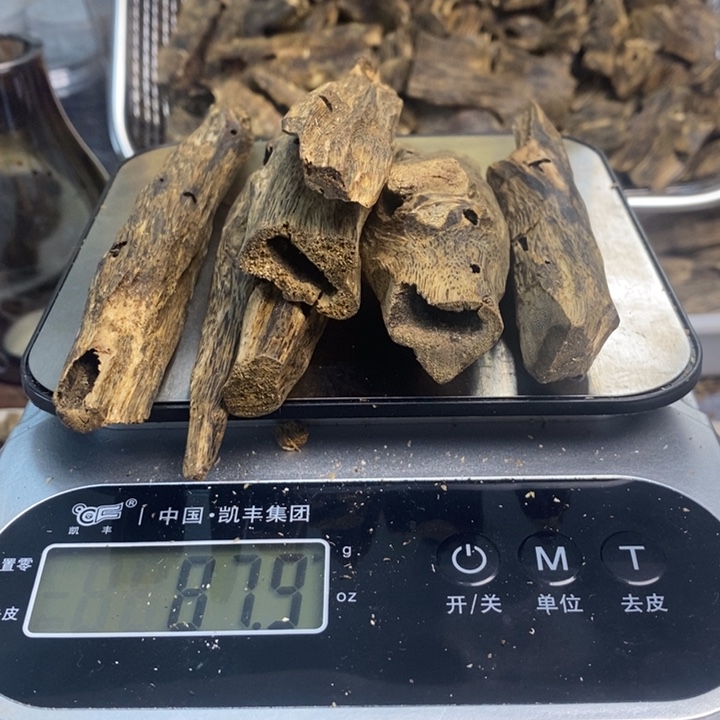 沉香碎屑沉香原材料