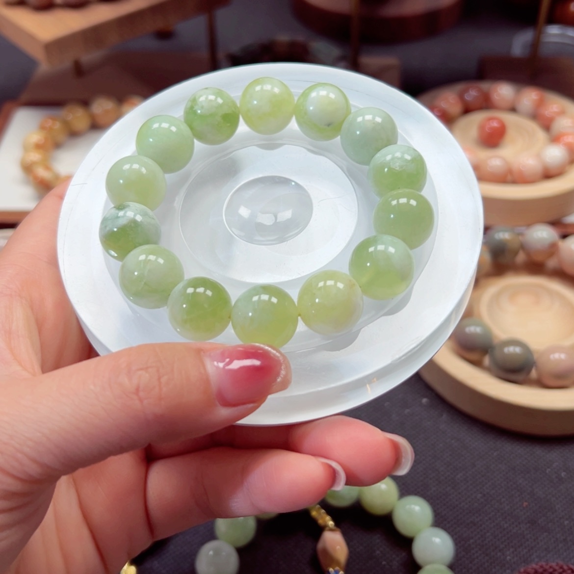 【闪购商品】石英质玉手链未镶嵌曲***干32