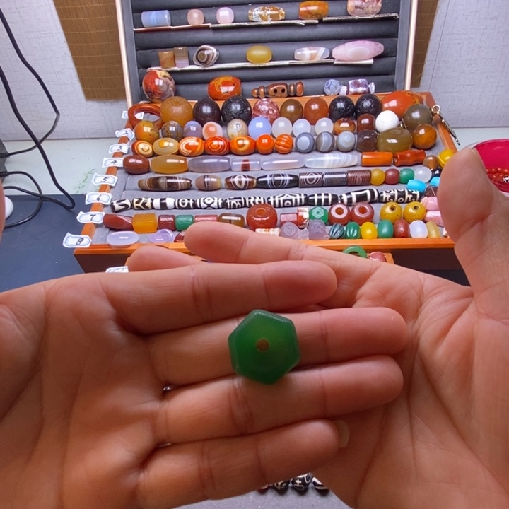 玛瑙/玉髓未镶嵌巴西玛瑙饰品桶珠