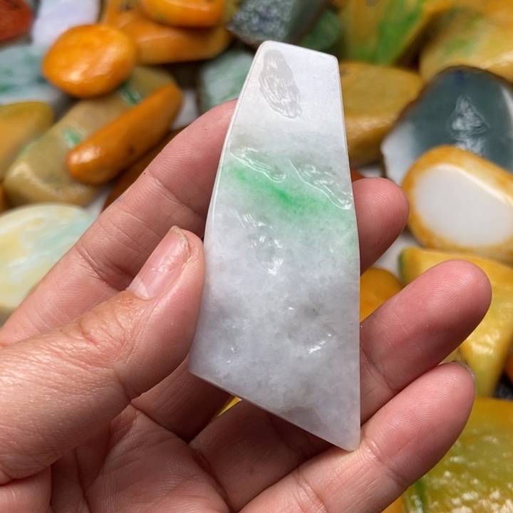 林***真翡翠未镶嵌颈饰缅甸