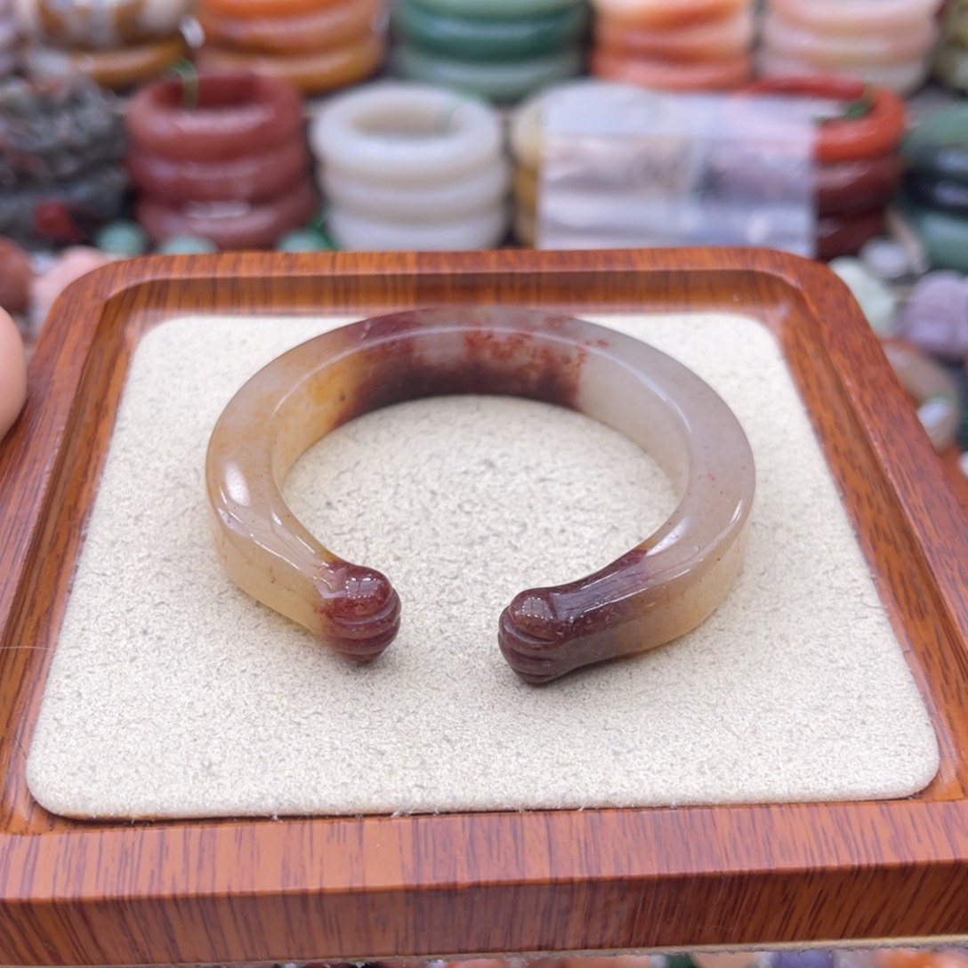 石英岩玉未镶嵌手镯