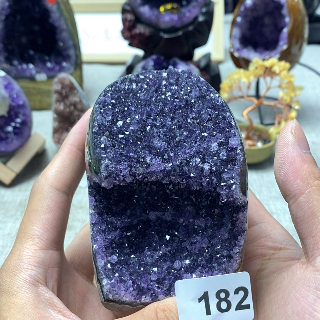 未镶嵌水晶大型摆件（非配饰）