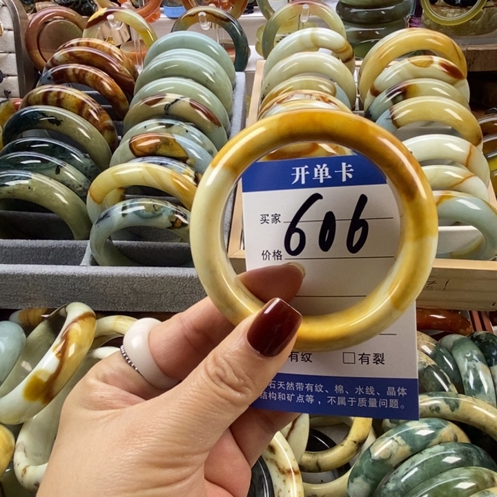 蛇纹石玉未镶嵌手镯58（微微色线）