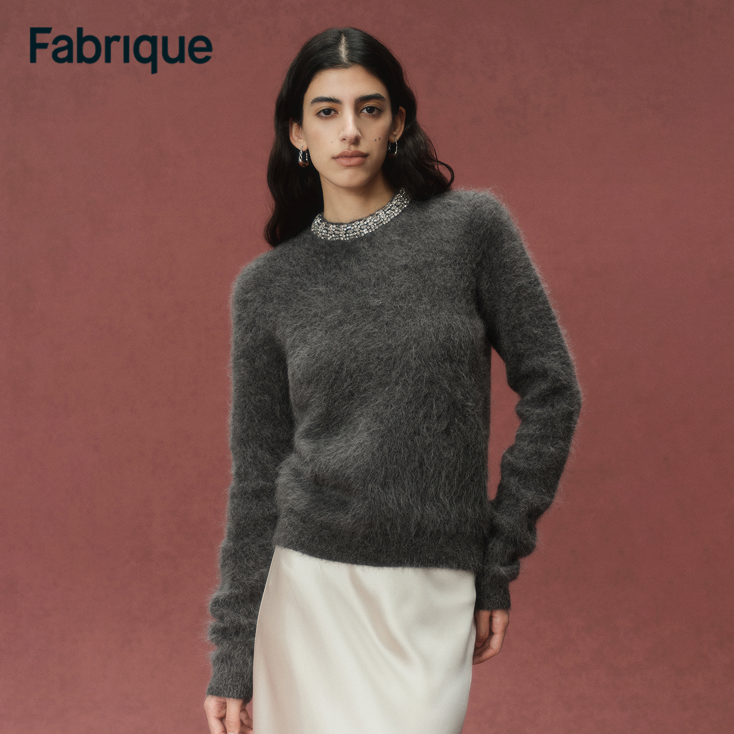 Fabrique Violet 秋冬新品烟雾灰镶钻圆领时尚静奢羊驼毛针织毛衣